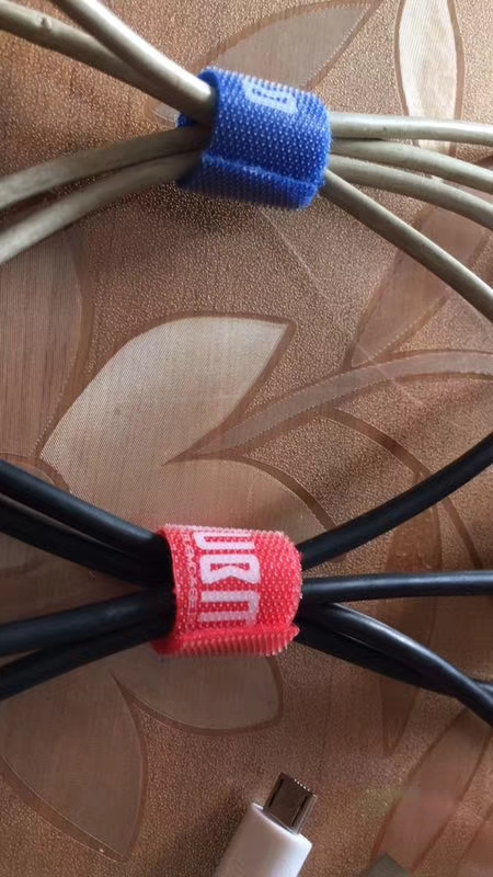 深圳市瑞鴻富科技有限公司是集于研發(fā)生產(chǎn)尼龍粘扣帶魔術(shù)貼、射出勾魔術(shù)貼、蘑菇頭魔術(shù)貼、細(xì)軟勾魔術(shù)貼、勾毛同體魔術(shù)貼、不抓毛魔術(shù)貼、發(fā)卷帶魔術(shù)貼、高周波電壓魔術(shù)貼、阻燃型防火魔術(shù)貼、背靠背粘扣帶魔術(shù)貼捆綁帶魔術(shù)貼扎帶、背膠沖型魔術(shù)貼、松緊彈力魔術(shù)貼、、3M魔術(shù)貼、魔術(shù)布/OK布、注塑袖口魔術(shù)貼、3D VR眼鏡頭帶、運(yùn)動器材魔術(shù)貼、醫(yī)用魔術(shù)貼、數(shù)據(jù)線收納皮扣、研磨片魔術(shù)貼、特殊魔術(shù)貼等產(chǎn)品為粘扣扎帶提供最好的解決方案定制加工的大型廠家之一