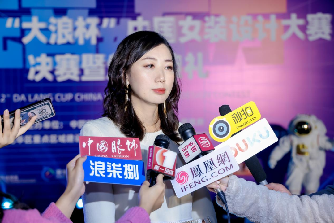&ldquo;元音#東方&rdquo;第十二屆&ldquo;大浪杯&rdquo;中國(guó)女裝設(shè)計(jì)大賽圓滿(mǎn)收官，作品《逍遙詩(shī)學(xué)》贏得&ldquo;金浪獎(jiǎng)&rdquo;20萬(wàn)，大賽虛擬代言人&ldquo;唯我&rdquo;驚艷亮相！