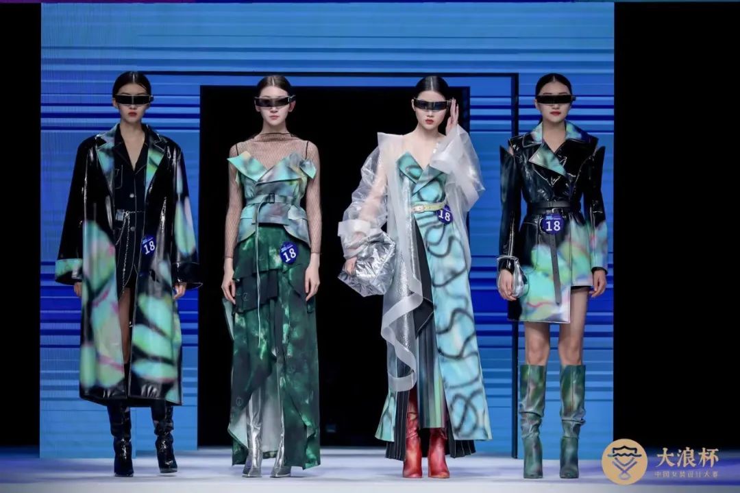 &ldquo;元音#東方&rdquo;第十二屆&ldquo;大浪杯&rdquo;中國(guó)女裝設(shè)計(jì)大賽圓滿(mǎn)收官，作品《逍遙詩(shī)學(xué)》贏得&ldquo;金浪獎(jiǎng)&rdquo;20萬(wàn)，大賽虛擬代言人&ldquo;唯我&rdquo;驚艷亮相！