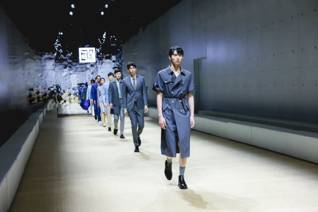  突破與自由，民族服裝定制品牌隆慶祥2023春夏新品發(fā)布會(huì)&ldquo;自由之境&rdquo;圓滿舉行