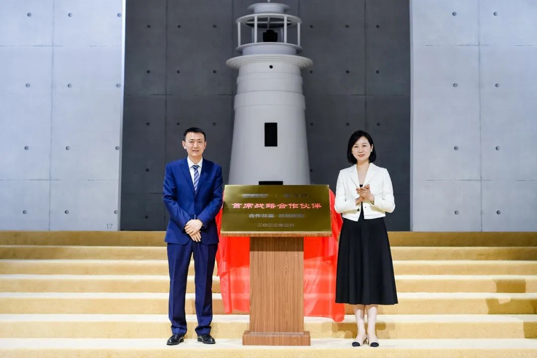  突破與自由，民族服裝定制品牌隆慶祥2023春夏新品發(fā)布會(huì)&ldquo;自由之境&rdquo;圓滿舉行