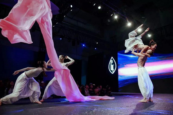 ? 纖維盛典刮起&ldquo;新國風(fēng)&rdquo;？桐昆 &middot; 中國纖維流行趨勢(shì)2023/2024劇透！