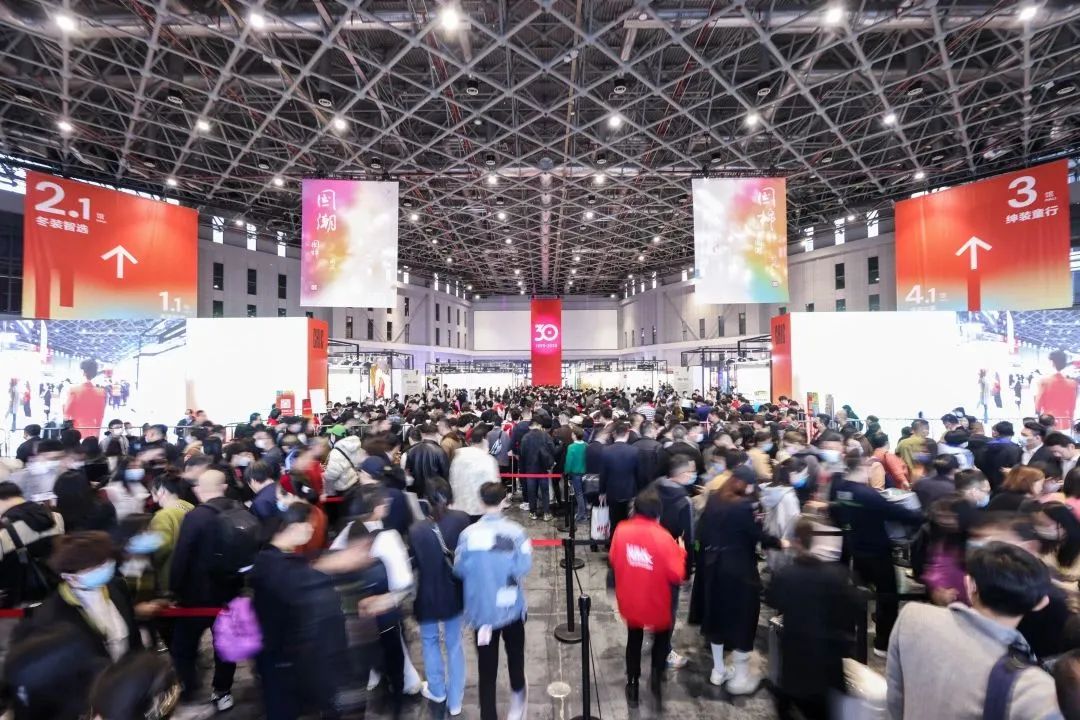 陸大榮：聽黨話跟黨走，民營企業(yè)大有作為 &mdash;&mdash;在蘇州市服裝業(yè)商會二屆二次會員大會上的發(fā)言