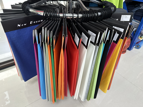 &ldquo;科技、時尚、綠色、高端&rdquo; 鴻岳紡織步入校服、沖鋒衣面料的良性發(fā)展軌道