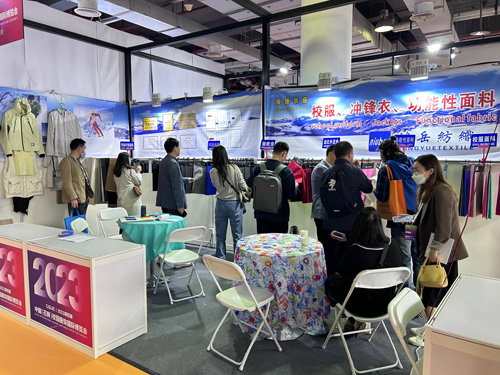 &ldquo;科技、時尚、綠色、高端&rdquo; 鴻岳紡織步入校服、沖鋒衣面料的良性發(fā)展軌道