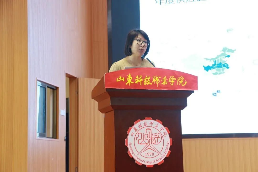 2022-2023中國(guó)校服產(chǎn)業(yè)研究中心年會(huì)在濰坊召開(kāi)