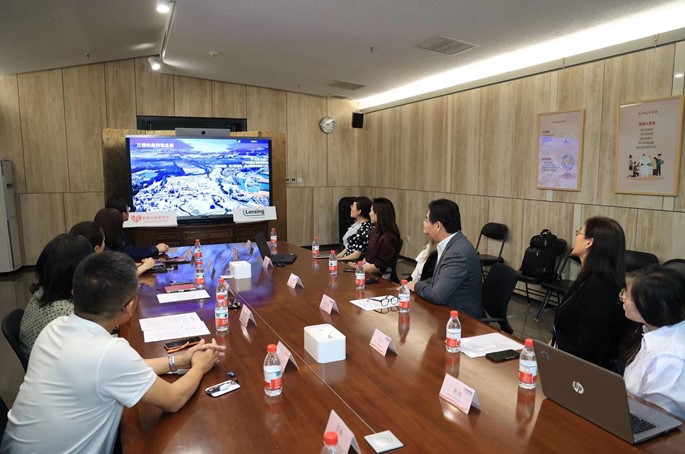 益路攜手 守護(hù)未來 蘭精纖維向愛慕公益基金會(huì)捐贈(zèng)愛心物品