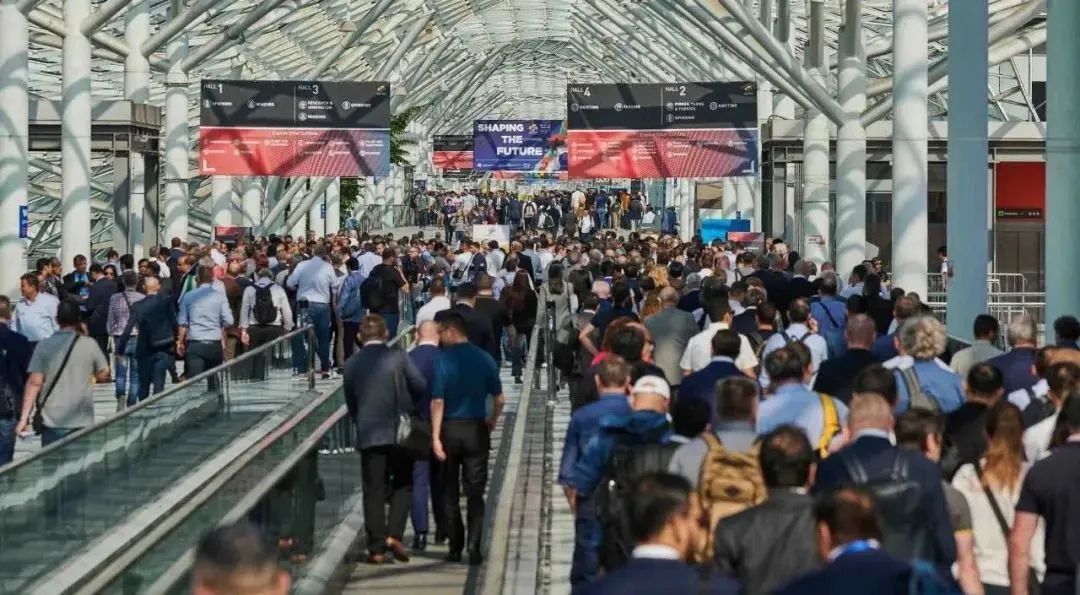 &ldquo;變革紡織世界&rdquo;ITMA2023在意大利米蘭隆重開幕，國(guó)際紡織機(jī)械聯(lián)合展舉行觀眾推介活動(dòng)。