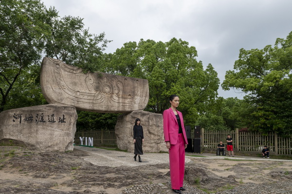 &ldquo;CHOICE YIN&rdquo;驚艷河姆渡，演繹遠(yuǎn)古文明與現(xiàn)代時尚與的對話