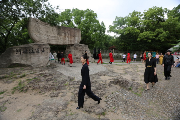 &ldquo;CHOICE YIN&rdquo;驚艷河姆渡，演繹遠(yuǎn)古文明與現(xiàn)代時尚與的對話