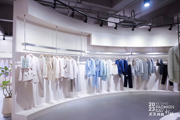 精準(zhǔn)對(duì)接，暢談合作！經(jīng)緯大師梁宇走進(jìn)柯橋面料企業(yè)