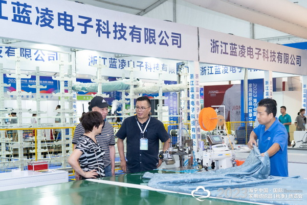 &ldquo;智造讓家更美好&rdquo;--2023海寧中國(guó)&middot;國(guó)際家用紡織品（秋季）博覽會(huì)在浙江海寧許村鎮(zhèn)&middot;海寧中國(guó)家紡城盛大開(kāi)幕。