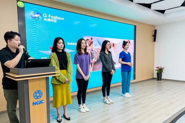 石墨烯紡織產(chǎn)業(yè)論壇暨&ldquo;烯創(chuàng)未來&rdquo;中國(guó)（寧波）創(chuàng)業(yè)創(chuàng)新大賽方案發(fā)布、寧波尚烯科技有限公司開業(yè)慶典系列活動(dòng)在寧波市鎮(zhèn)海區(qū)九龍湖鎮(zhèn)國(guó)家石墨烯創(chuàng)新中心圓滿舉行。