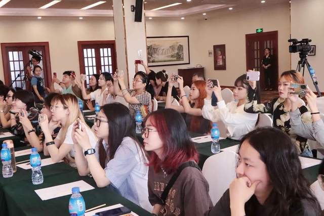 學(xué)在南山，益在長遠(yuǎn) &ldquo;南山智尚杯&rdquo;2023年中國職業(yè)裝設(shè)計(jì)大賽暨交通運(yùn)輸行業(yè)制服設(shè)計(jì)大賽大師課結(jié)課！