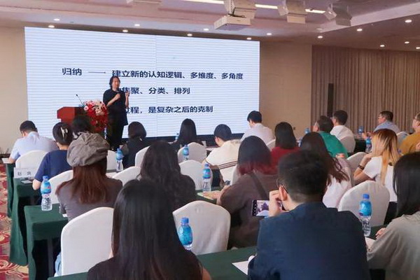 學(xué)在南山，益在長遠(yuǎn) &ldquo;南山智尚杯&rdquo;2023年中國職業(yè)裝設(shè)計(jì)大賽暨交通運(yùn)輸行業(yè)制服設(shè)計(jì)大賽大師課結(jié)課！