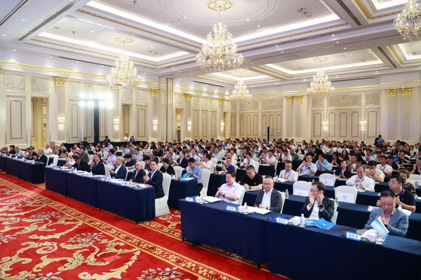 中國紡聯(lián)五屆二次理事擴(kuò)大會暨五屆三次常務(wù)理事擴(kuò)大會在上海召開