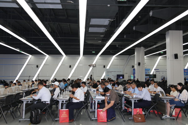 數(shù)智賦能 經(jīng)緯時(shí)尚 &mdash;&mdash;2023 青島紡織服裝產(chǎn)業(yè)大會暨中國服裝數(shù)智化轉(zhuǎn)型萬里行高峰論壇成功舉辦