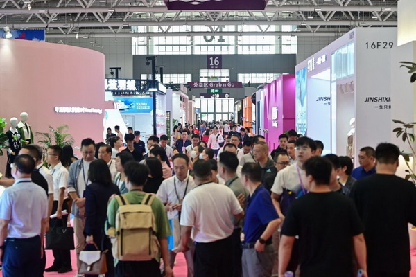 多元時(shí)尚、燃爆灣區(qū)！FS深圳國際服裝供應(yīng)鏈博覽會(huì)、深圳原創(chuàng)時(shí)裝周、PV深圳展盛大啟幕