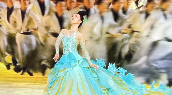 用&ldquo;中國(guó)色&rdquo;演繹中國(guó)風(fēng)雅---第19屆亞運(yùn)會(huì)開(kāi)幕式服裝設(shè)計(jì)師楚艷特寫(xiě)