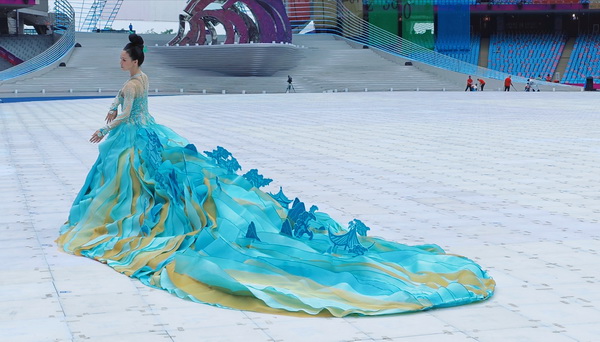 用&ldquo;中國(guó)色&rdquo;演繹中國(guó)風(fēng)雅---第19屆亞運(yùn)會(huì)開(kāi)幕式服裝設(shè)計(jì)師楚艷特寫(xiě)