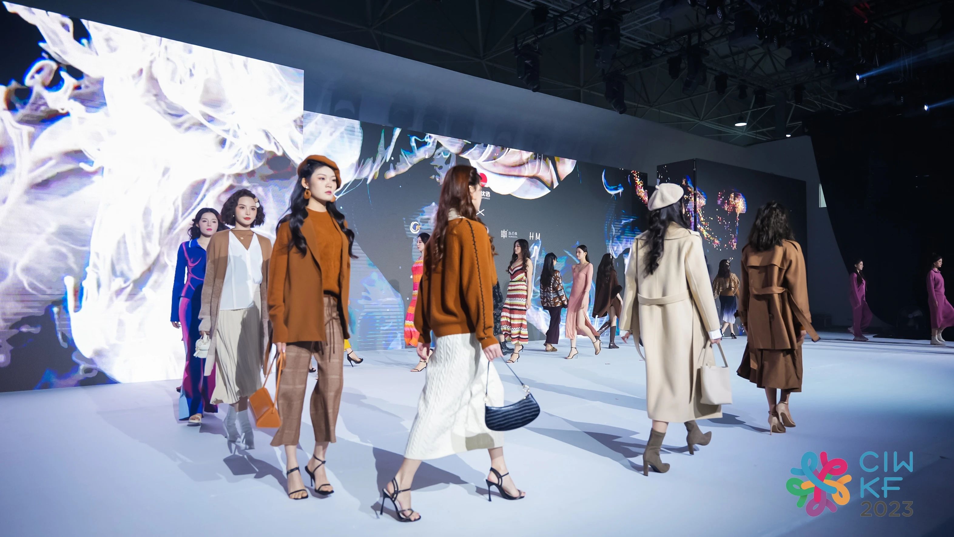 6萬人次入場，意向成交額32億元！第20屆&ldquo;織交會&rdquo;完美收官