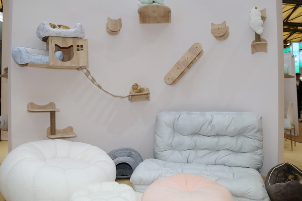 眾地家紡發(fā)力寵物用品，華交會上倍受關注