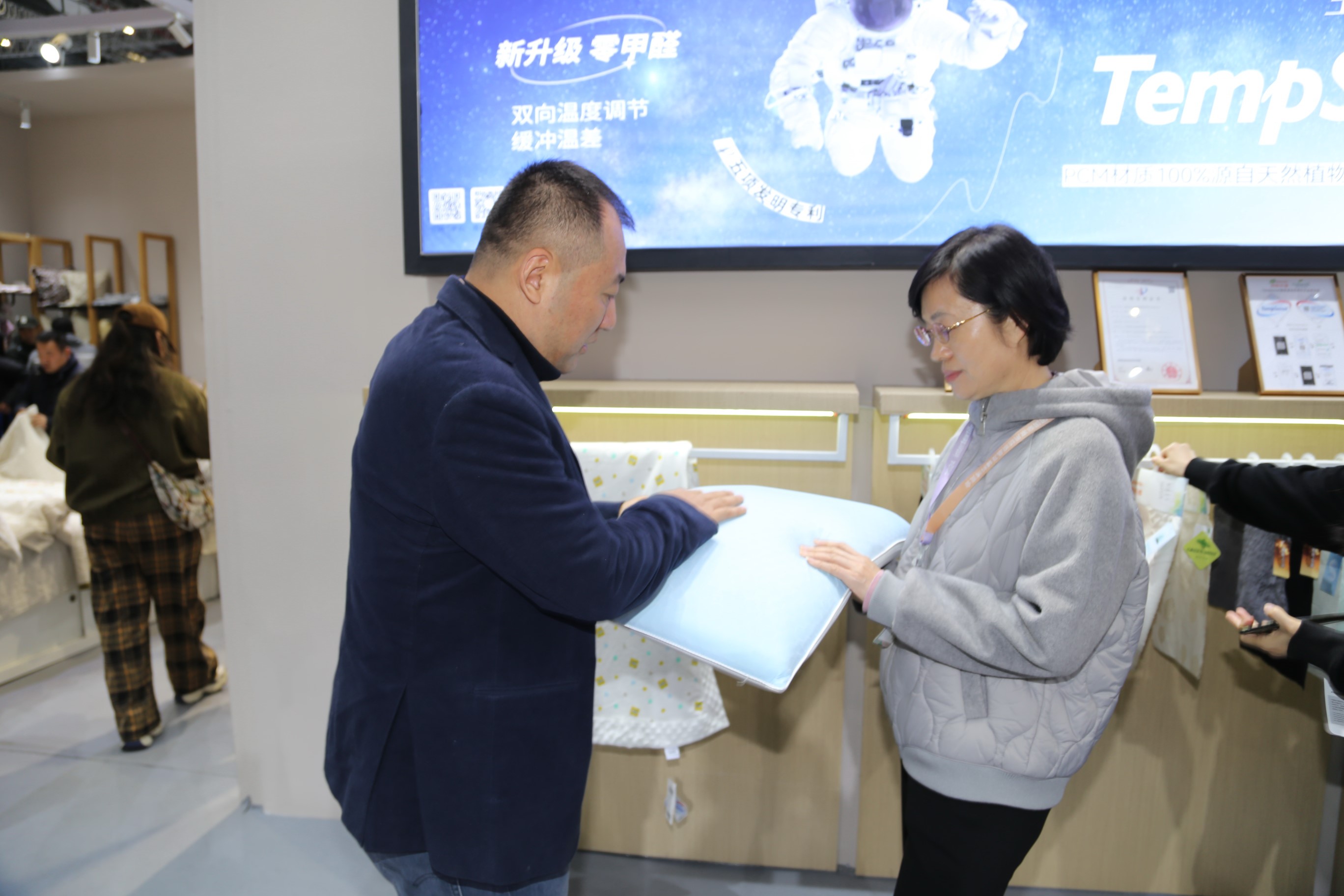 青島組團(tuán)參加intertextile家紡展，副市長趙燕一行蒞臨考察