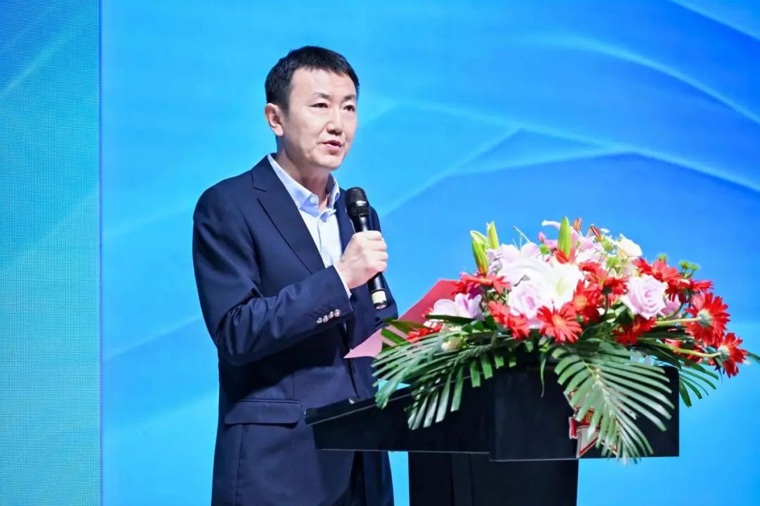 好面料在柯橋聚集2024中國面料之星啟動(dòng)儀式暨知名服飾品牌趨勢(shì)交流分享會(huì)在紹興國際會(huì)展中心成功舉辦。