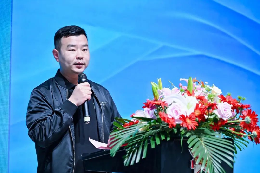 好面料在柯橋聚集2024中國面料之星啟動(dòng)儀式暨知名服飾品牌趨勢(shì)交流分享會(huì)在紹興國際會(huì)展中心成功舉辦。