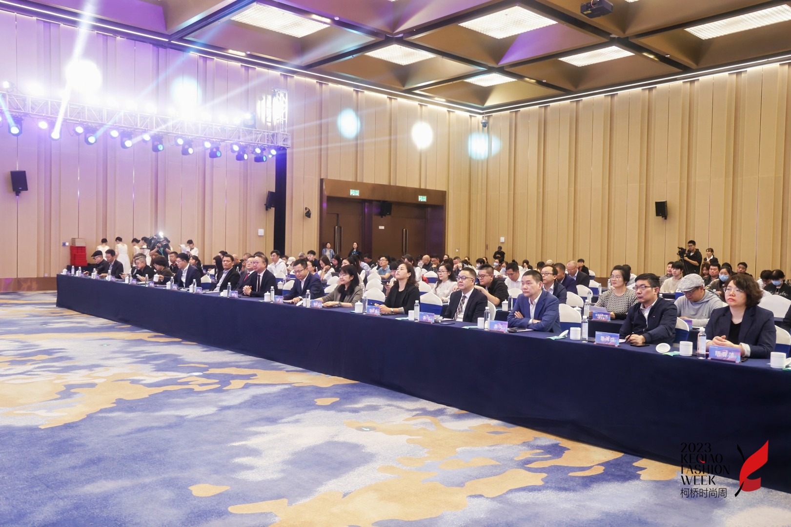 人才先行，制勝未來！第九屆十佳紡織面料設(shè)計(jì)師及培養(yǎng)先進(jìn)單位評選頒獎(jiǎng)典禮于柯橋舉辦