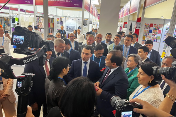 46家企業(yè)組團(tuán)參展！柯橋首個(gè)中亞紡織展在烏茲別克斯坦舉行