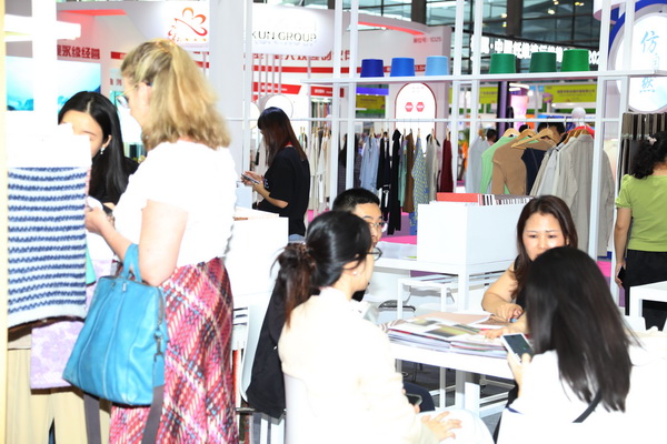 覓良品，謀合作！2024intertextile大灣區(qū)展組織服裝設(shè)計(jì)師組隊(duì)走進(jìn)中國(guó)流行面料入圍企業(yè)