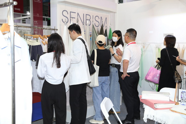 覓良品，謀合作！2024intertextile大灣區(qū)展組織服裝設(shè)計(jì)師組隊(duì)走進(jìn)中國(guó)流行面料入圍企業(yè)