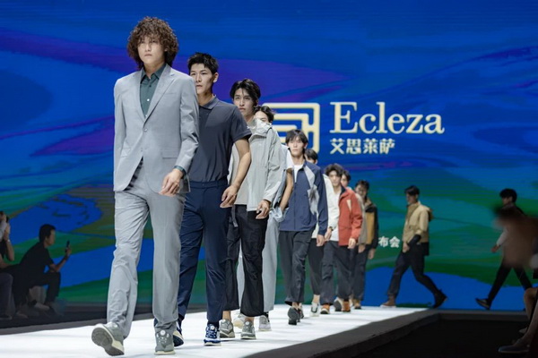 致力于打造民族定制品牌！艾思萊薩新品在天津時(shí)裝周圓滿發(fā)布