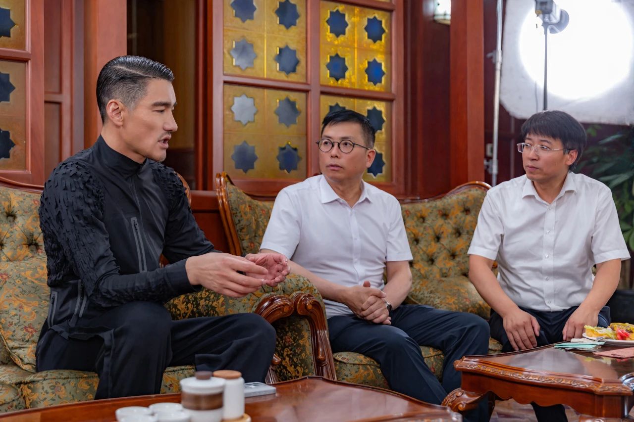 兵哥對(duì)話天津時(shí)裝周 | 中國首席超模胡兵親臨著名愛國實(shí)業(yè)家宋棐卿先生辦公樓共話東方時(shí)尚新生力