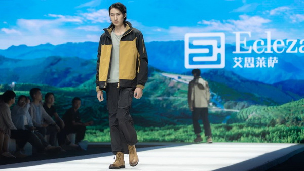 致力于打造民族定制品牌！艾思萊薩新品在天津時(shí)裝周圓滿發(fā)布