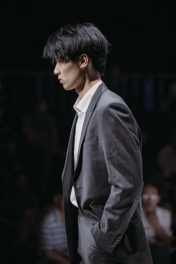 致力于打造民族定制品牌！艾思萊薩新品在天津時(shí)裝周圓滿發(fā)布