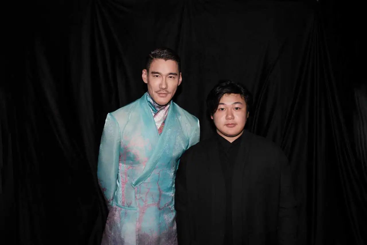 東方美學(xué)潤T臺(tái)，國風(fēng)時(shí)尚卷津城&mdash;&mdash;中國首席超模胡兵驚艷亮相抵羊&middot;2024天津時(shí)裝周