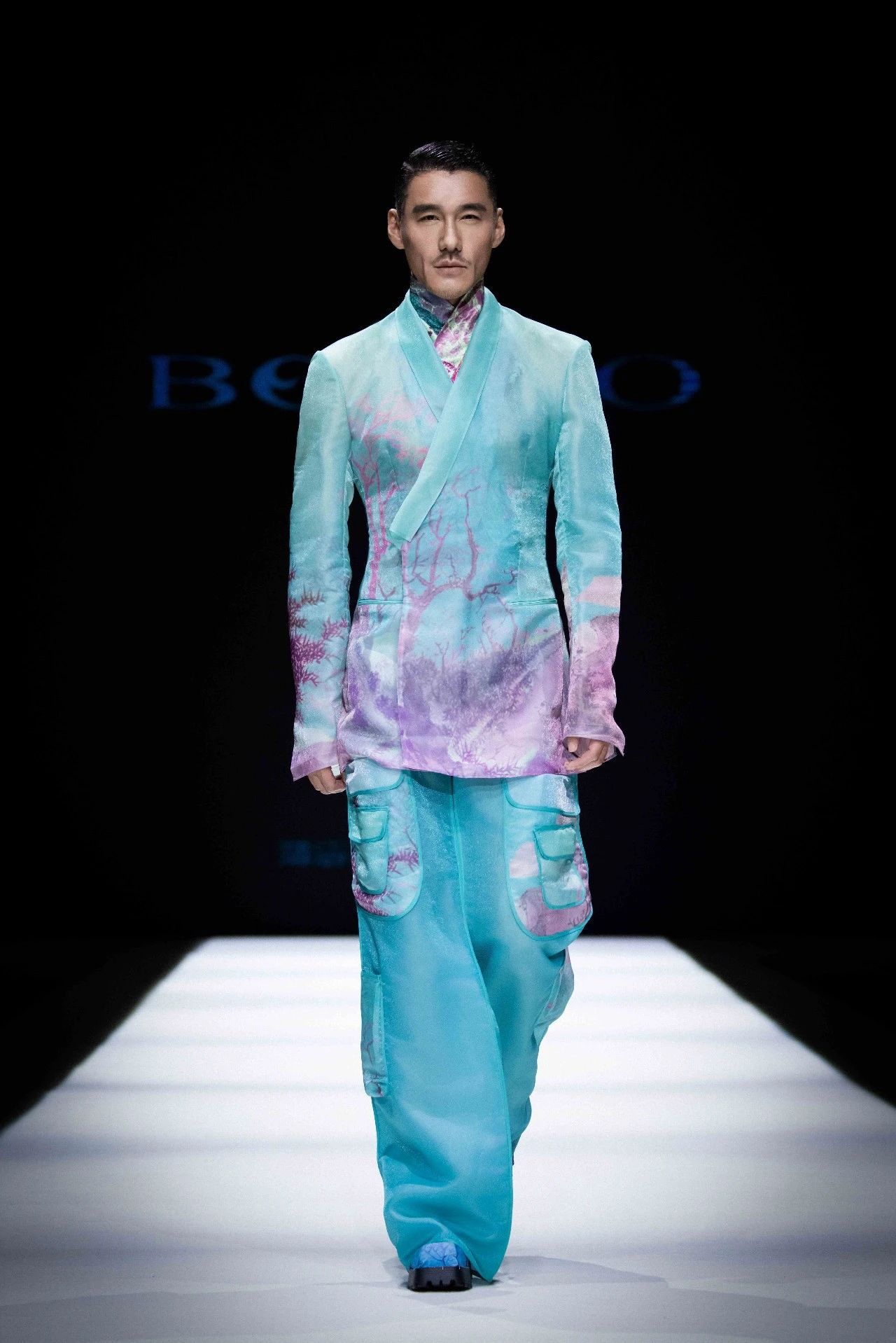 胡兵領(lǐng)銜，BOTAO國風(fēng)&middot;星漢時裝秀在天津時裝周上演