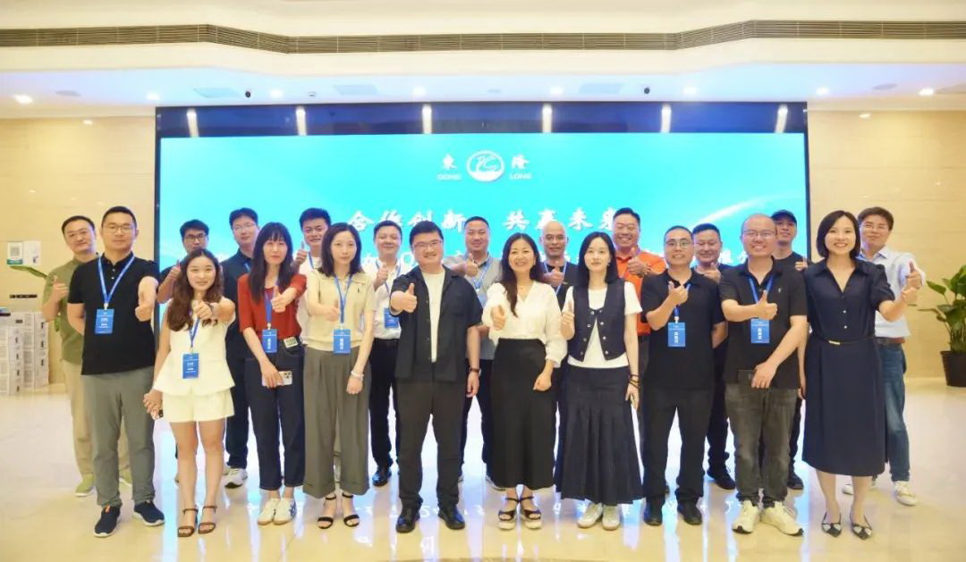 協(xié)同創(chuàng)新、共謀戶外運動服裝新未來，東隆集團成功舉辦2024戶外運動面料/填充原料推介會！