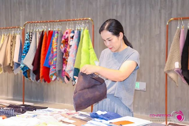 中國流行面料如何煥新當代設(shè)計？聯(lián)動雅瑩集團，這場評審會為好創(chuàng)意持續(xù)加碼