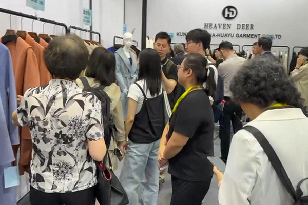 輕奢時尚 舒適休閑-- 昭奈華裕首推戶外運動型雙面手工大衣系列,拓寬內(nèi)銷渠道