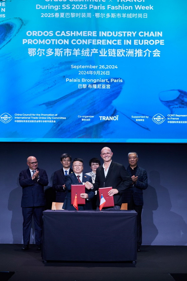 乘風(fēng)馭海，踏浪而升，鄂爾多斯市羊絨時(shí)尚日強(qiáng)勢(shì)登陸巴黎時(shí)裝周