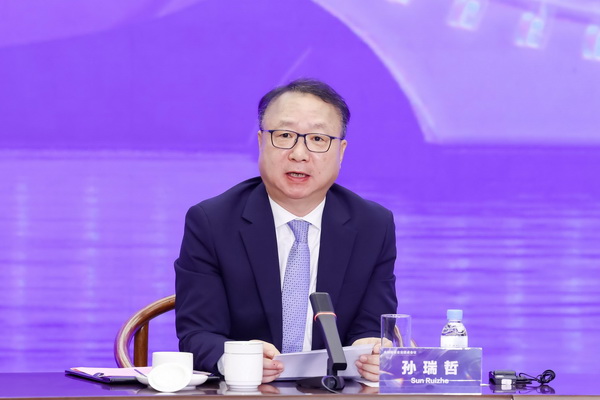 2024全球知名企業(yè)圓桌會(huì)議共商培育新質(zhì)生產(chǎn)力