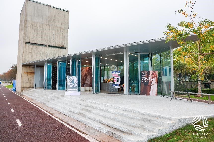 國(guó)際毛皮協(xié)會(huì)IFF定制禮物來(lái)襲，是時(shí)尚博主們整個(gè)愛(ài)住的天然皮草單品！