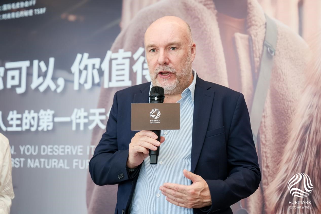 國(guó)際毛皮協(xié)會(huì)IFF定制禮物來(lái)襲，是時(shí)尚博主們整個(gè)愛(ài)住的天然皮草單品！