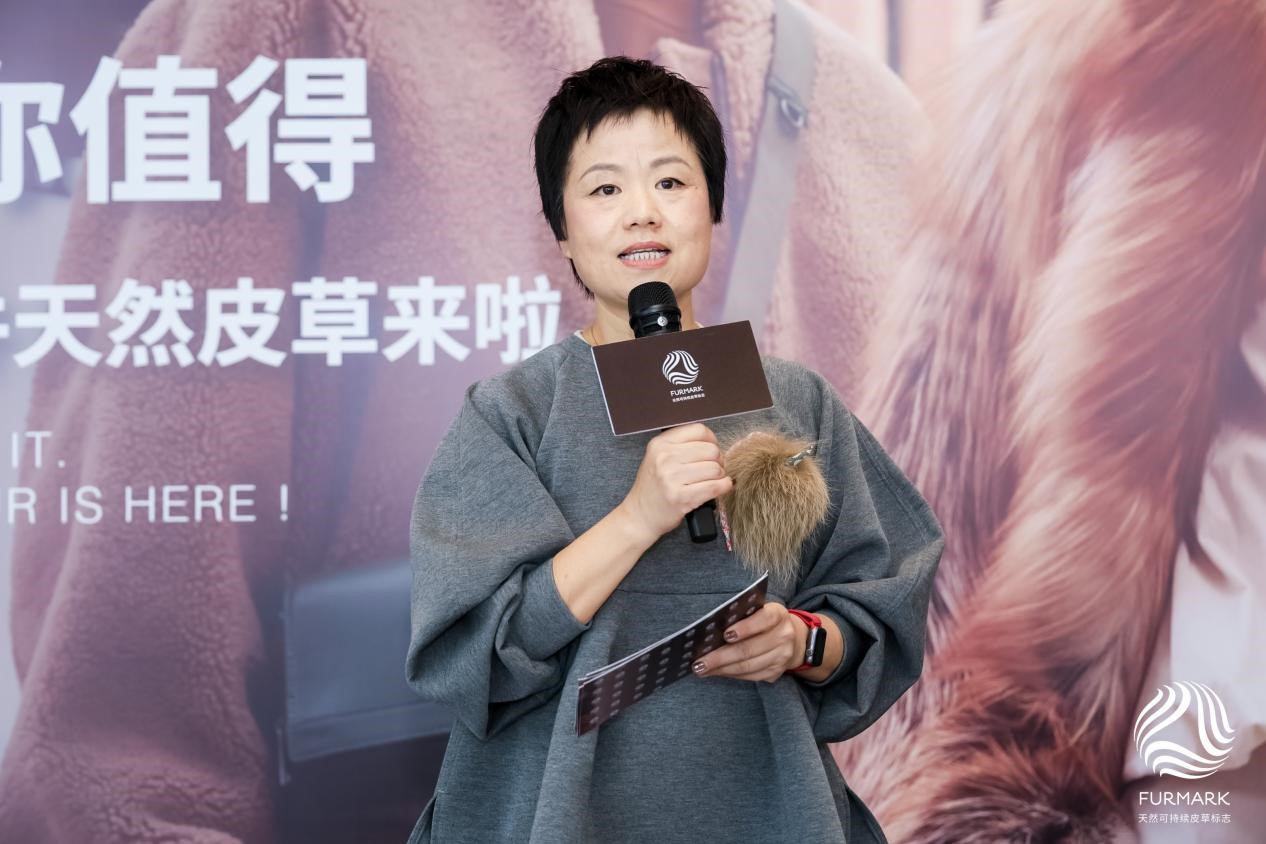 國(guó)際毛皮協(xié)會(huì)IFF定制禮物來(lái)襲，是時(shí)尚博主們整個(gè)愛(ài)住的天然皮草單品！