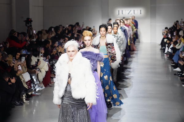 &ldquo;Tao式東方美&rdquo;--玖姿JUZUI創(chuàng)意總監(jiān)王陶Taoray Wang25秋冬絢爛創(chuàng)意掀起紐約時(shí)裝周&ldquo;新中式浪潮&rdquo;