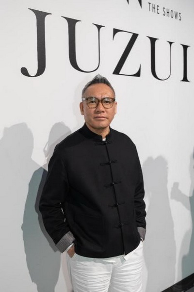 &ldquo;Tao式東方美&rdquo;--玖姿JUZUI創(chuàng)意總監(jiān)王陶Taoray Wang25秋冬絢爛創(chuàng)意掀起紐約時(shí)裝周&ldquo;新中式浪潮&rdquo;