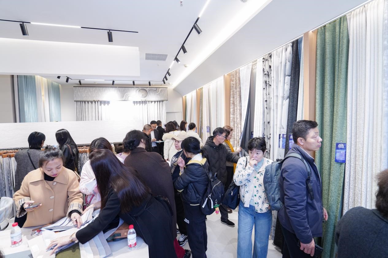 智造織就未來，錦韻潮動全球！2025海寧春季家博會今日啟幕